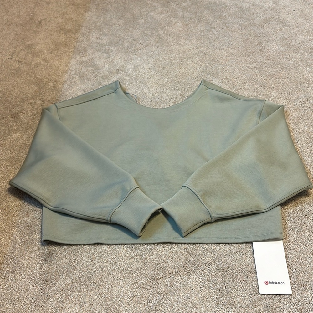 NWT Lululemon Twist Back-to-Front Pullover